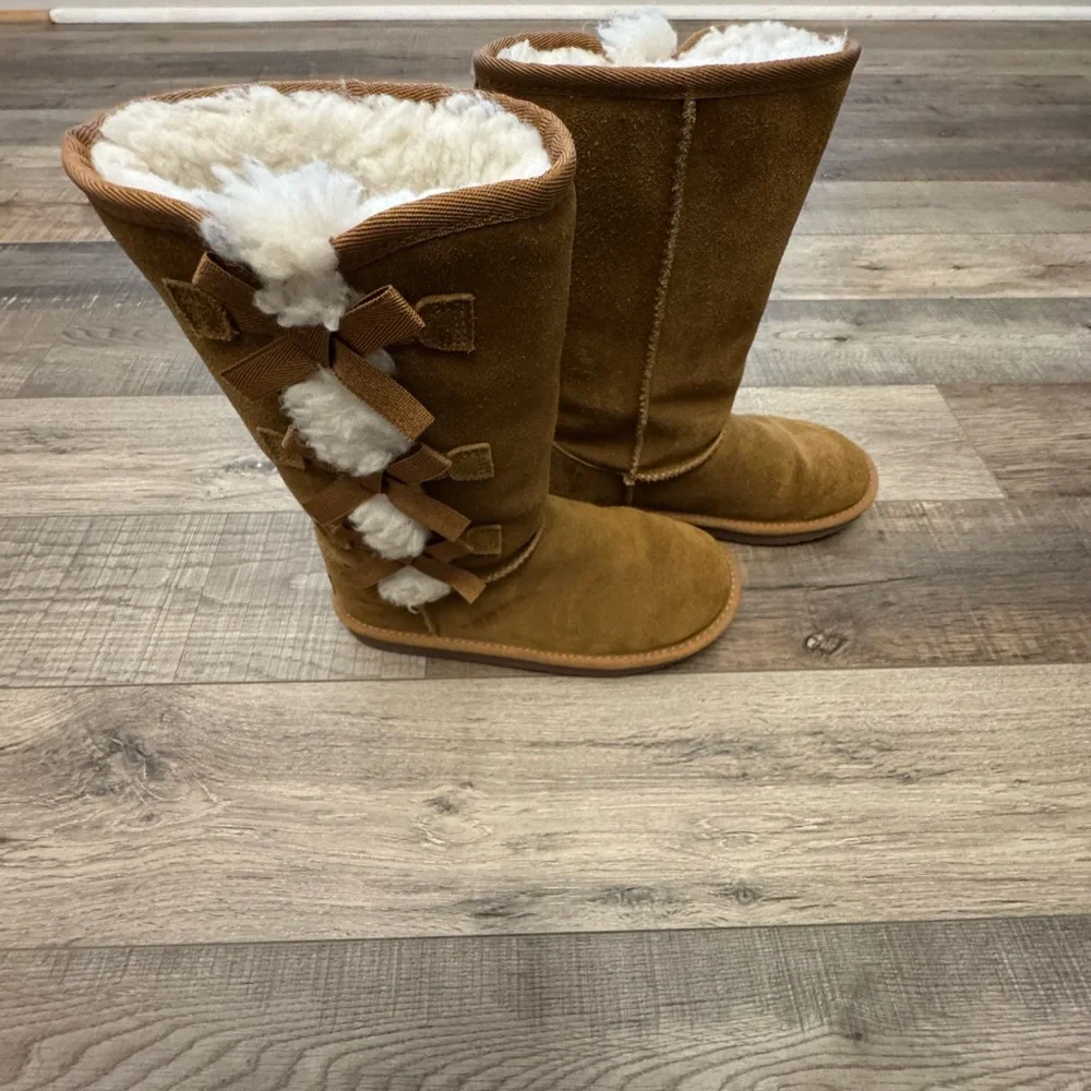 Koolaburra by UGG - Girls Size 2 - Picture 2 of 7